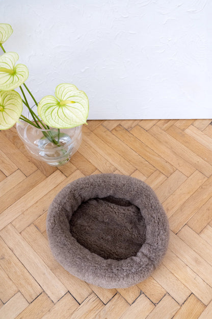 Rundes Haustierbett aus Naturwolle – Beige